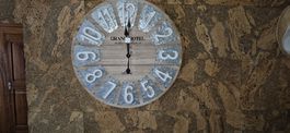Wanduhr Grand Hotel Metall Holz Landhausstil Deko 50cm