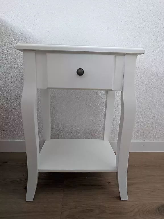 Tables de nuit: Nachttisch – D'occasion à Oberkirch LU par ladina022 1