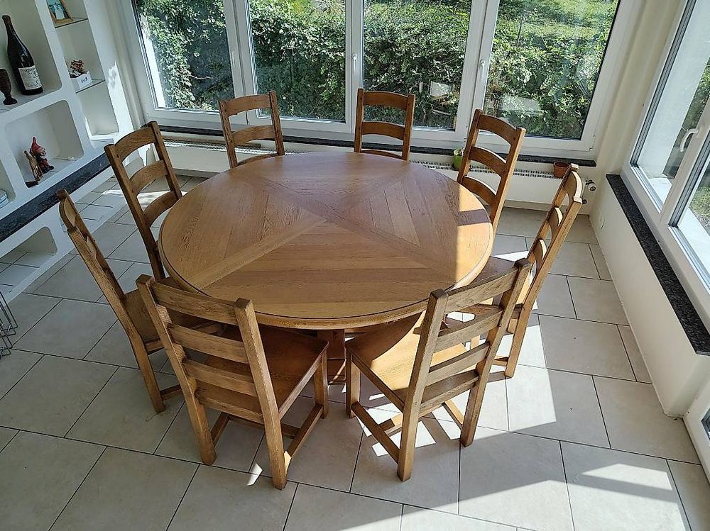 Table ronde 160cm en chêne avec 8 chaises (D'occasion) à Boudry pour ...