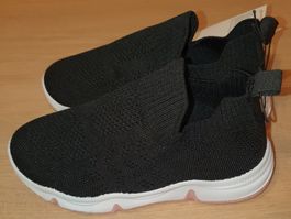 Chaussures montantes noires enfant, pointure 33, neuves!