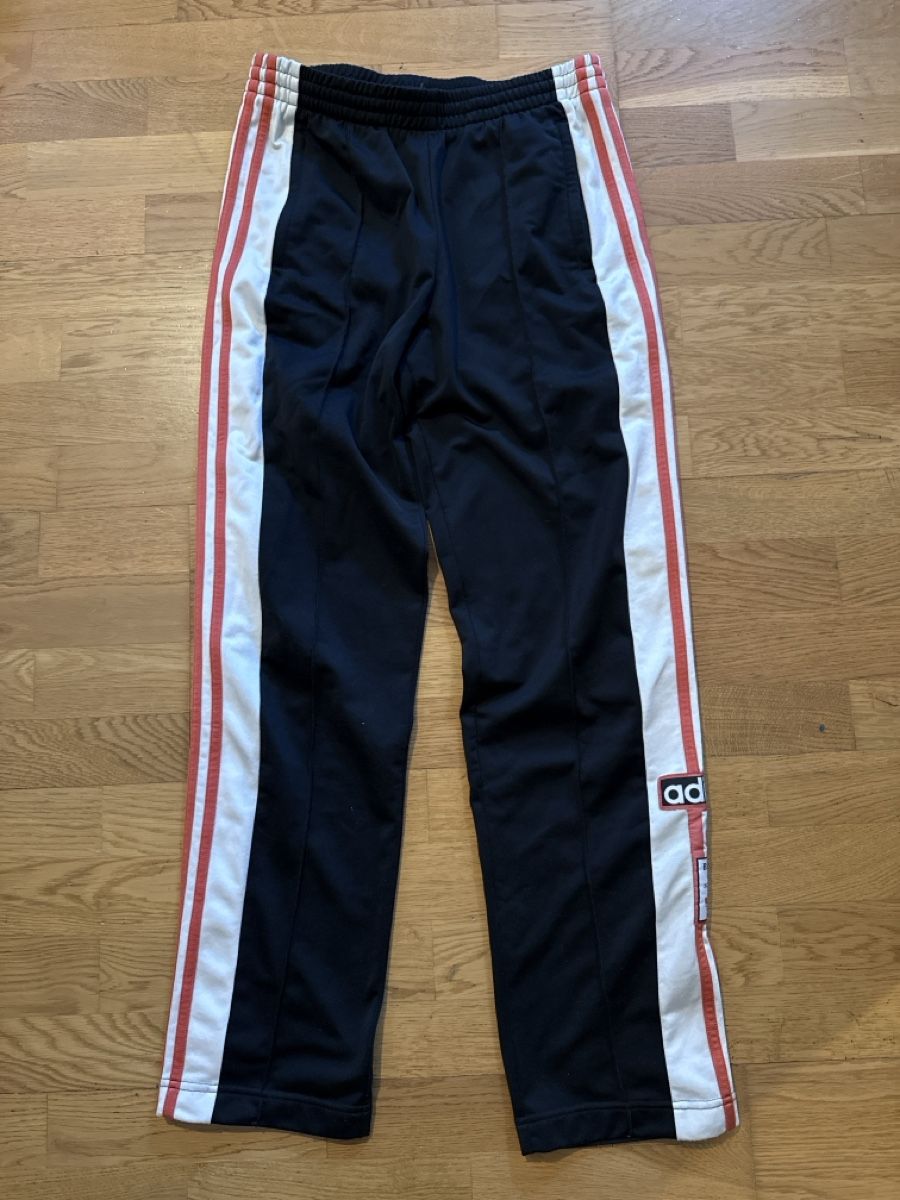 Adidas Hosen: Adidas Trainerhose S – Gebraucht aus Rheinfelden von mas_5c27 1