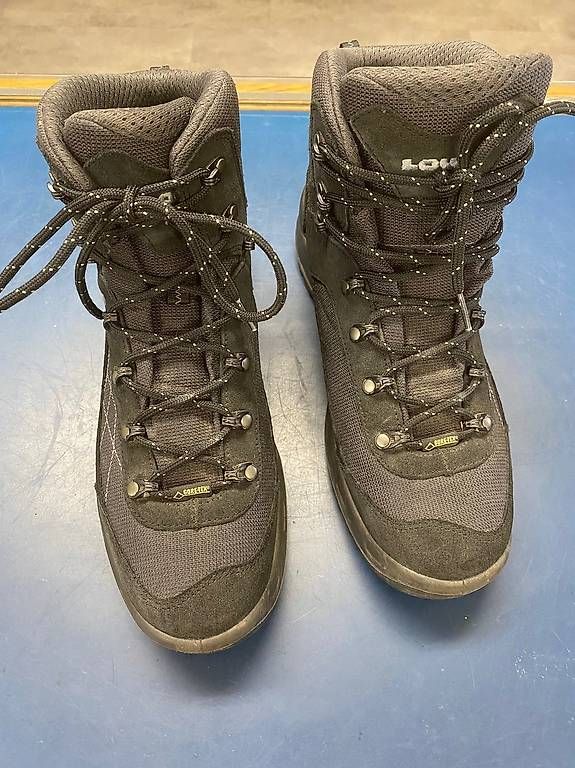 Lowa Scarpe da uomo: Wanderschuhe schwarz/grau Lowa Gr. 43 1/2 – Usato da Schaffhausen venduto da Galleria13_Brocki_SH 4