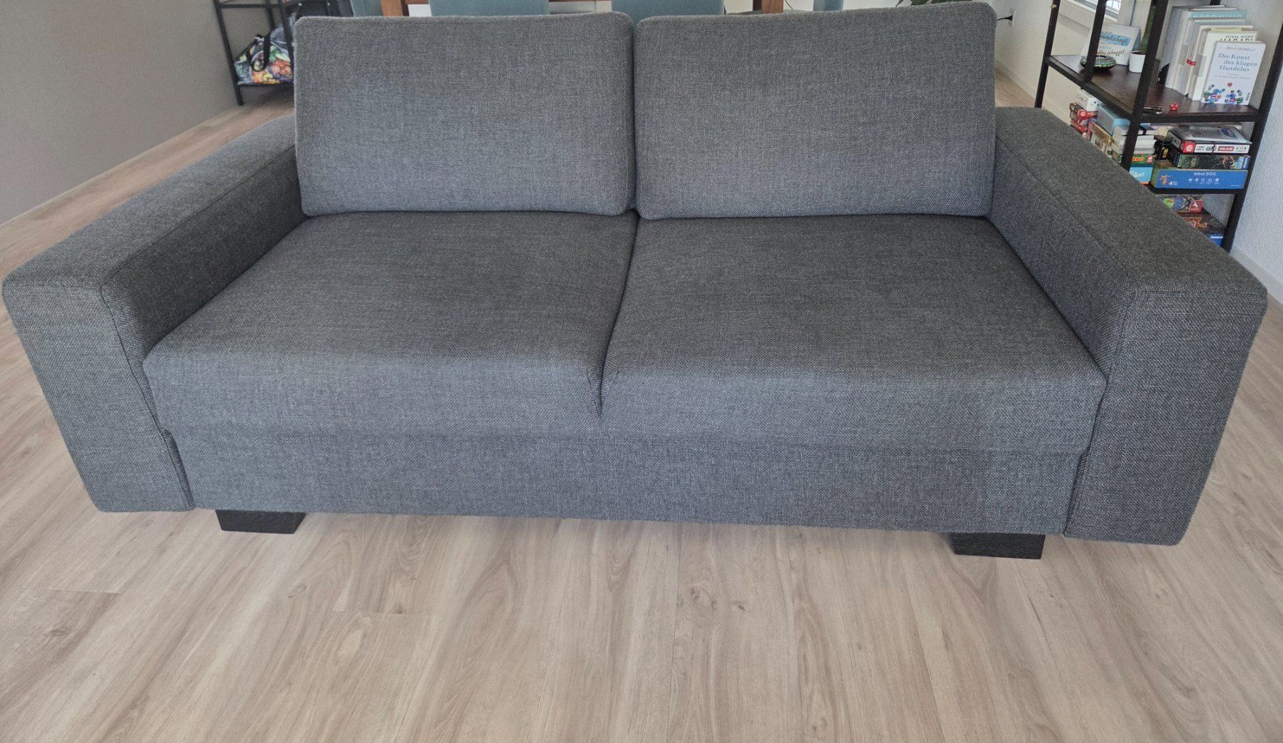 Ikea Divani: 2-er Sofa (SÖRVALLEN) dunkelgrau – Usato da Solothurn venduto da CiniMini4