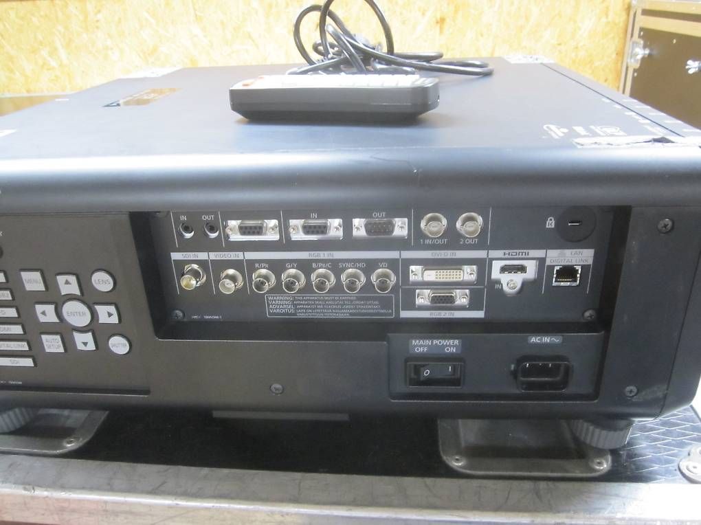 Panasonic Proiettori: Beamer Panasonic PT -DZ 870 LEK – Usato da Schachen LU venduto da Falco70 2
