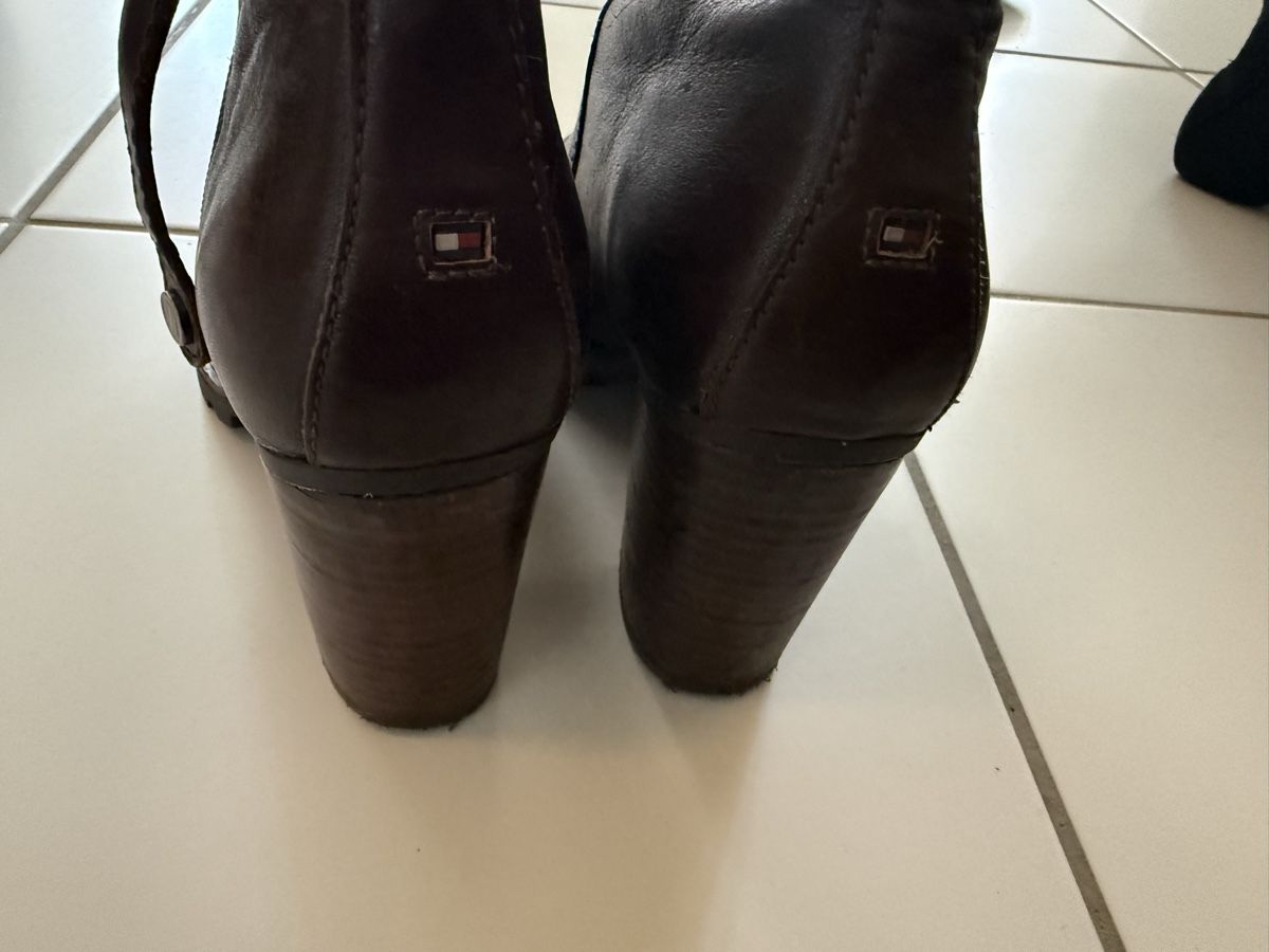 Damenschuhe: Chic Tommy Hilfiger Brown Leather Ankle Boots - Size 6 – Gebraucht aus Riehen von abo_h2tz 1