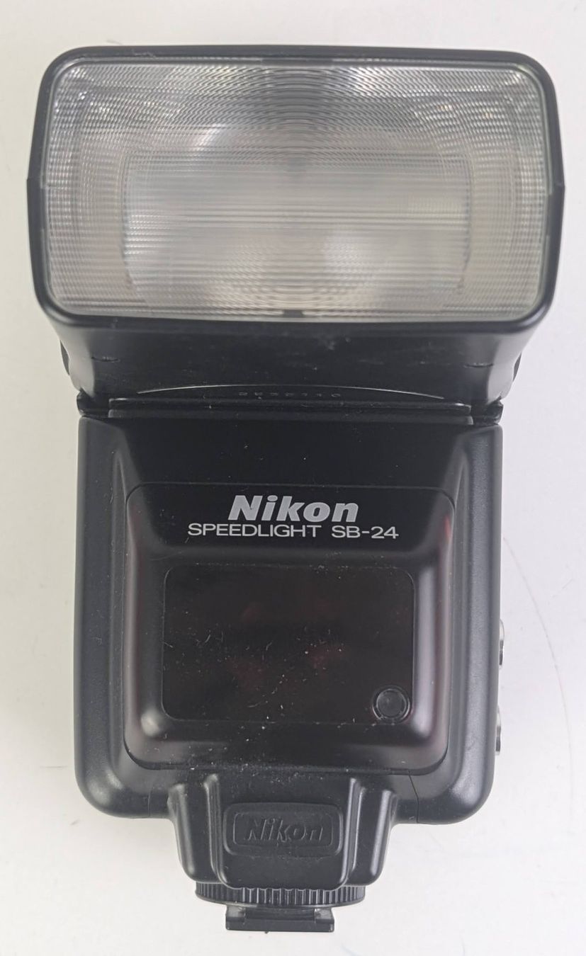Nikon Flash: Nikon Speedlight SB-24 Blitzgerät - Top Zustand! – Usato da Zürich venduto da axolottchen 1