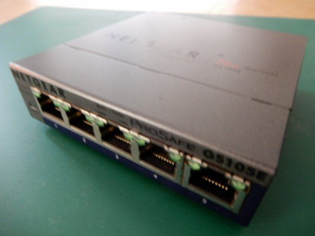 Netgear Hubs & Switches: NETGEAR ProSafe Plus Switch GS105E – Gebraucht aus Rapperswil SG von  3
