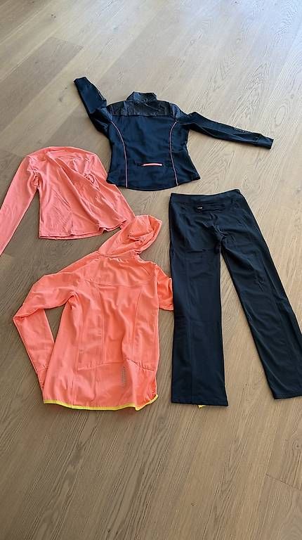 Kleiderpakete: Joggingkleider Grösse S – Gebraucht aus Kriens von tananuschka13 1