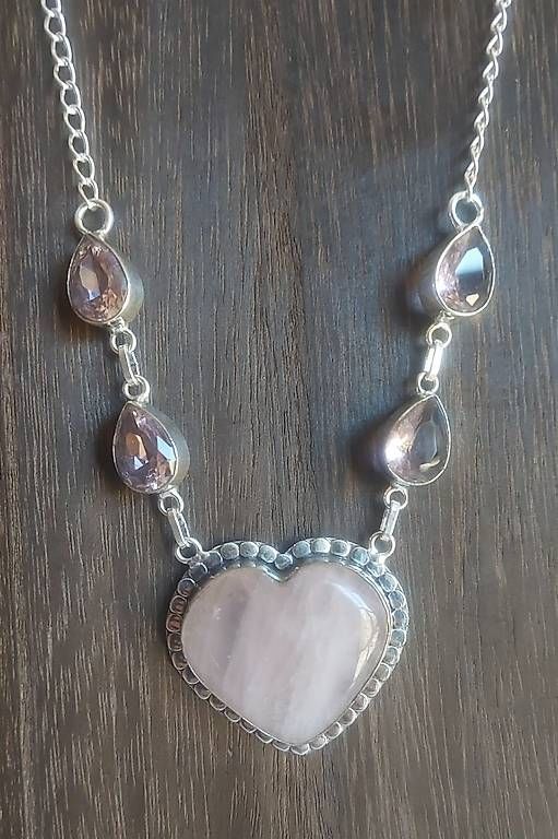 Catenine: Collana a cuore in argento con quarzo rosa – Usato da Tesserete venduto da La-Fleur-De-Cerisier