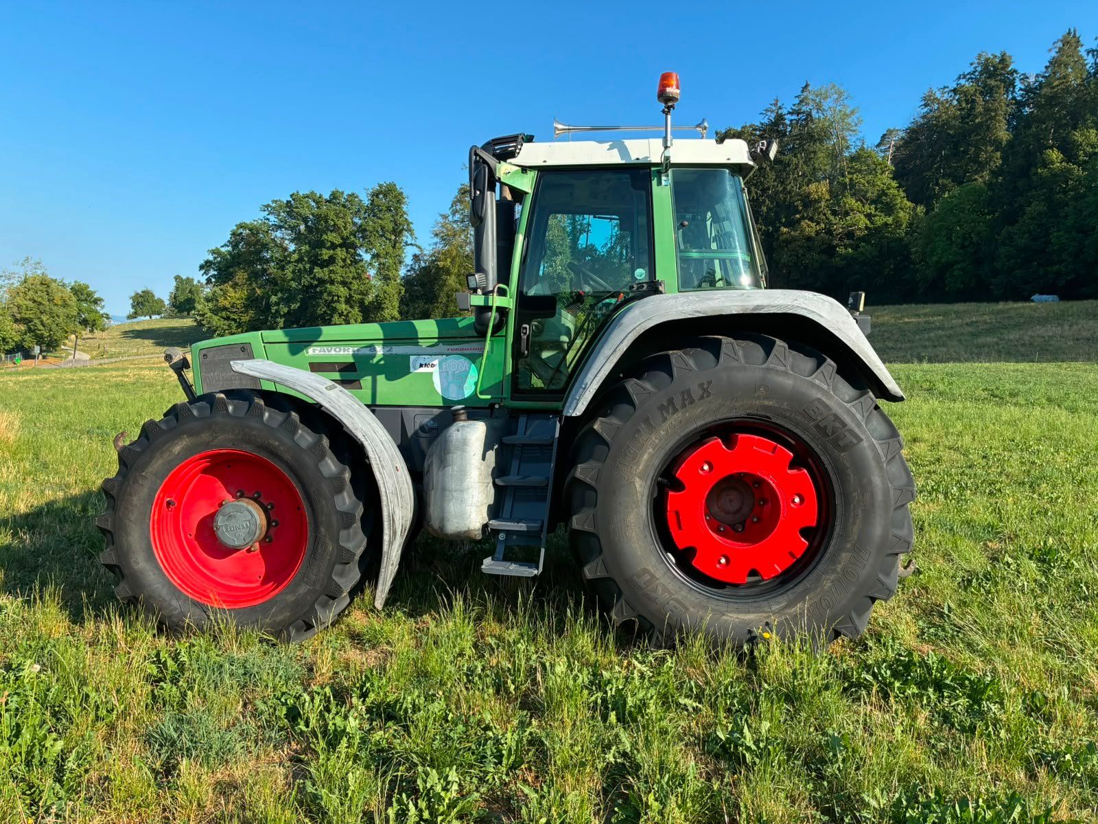 Fendt Trattori: Fendt Favorit 822 – Usato da Mettmenstetten venduto da PassatPower
