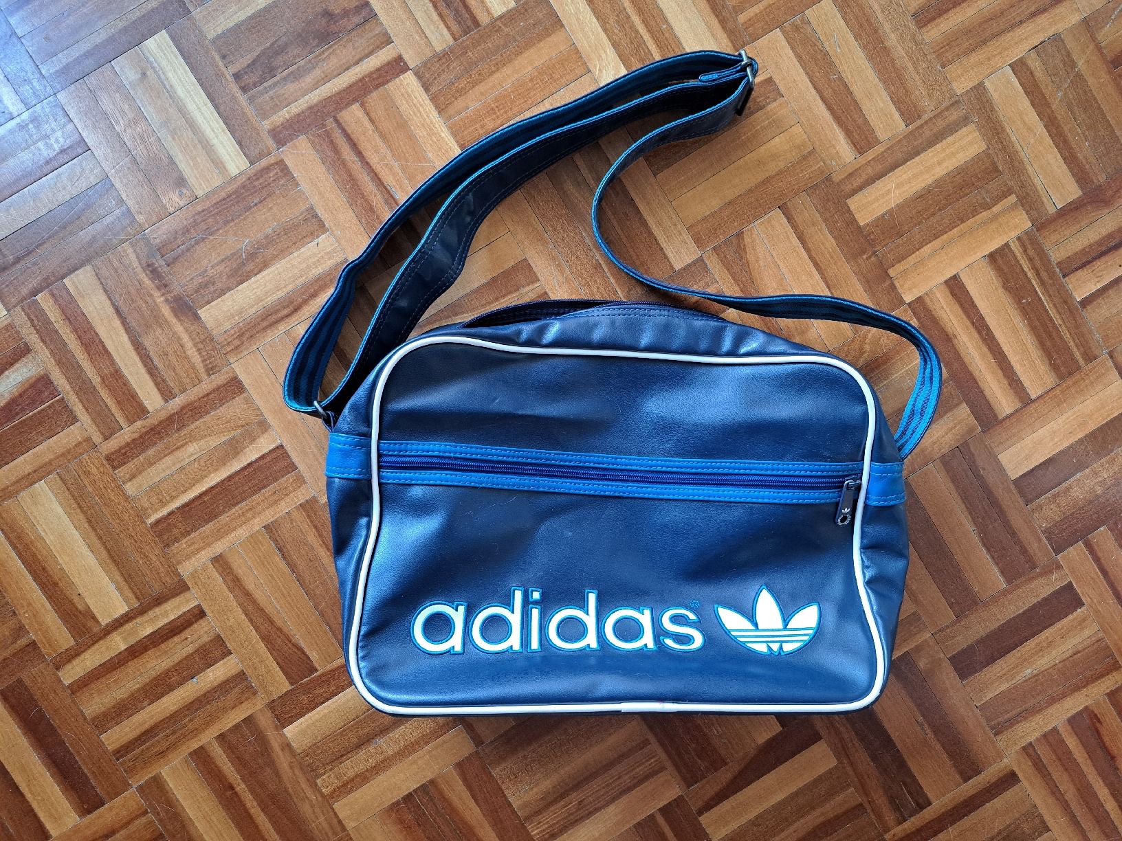 Adidas Borse: Vintage Adidas Tasche – Usato da Taverne venduto da SelenaR.
