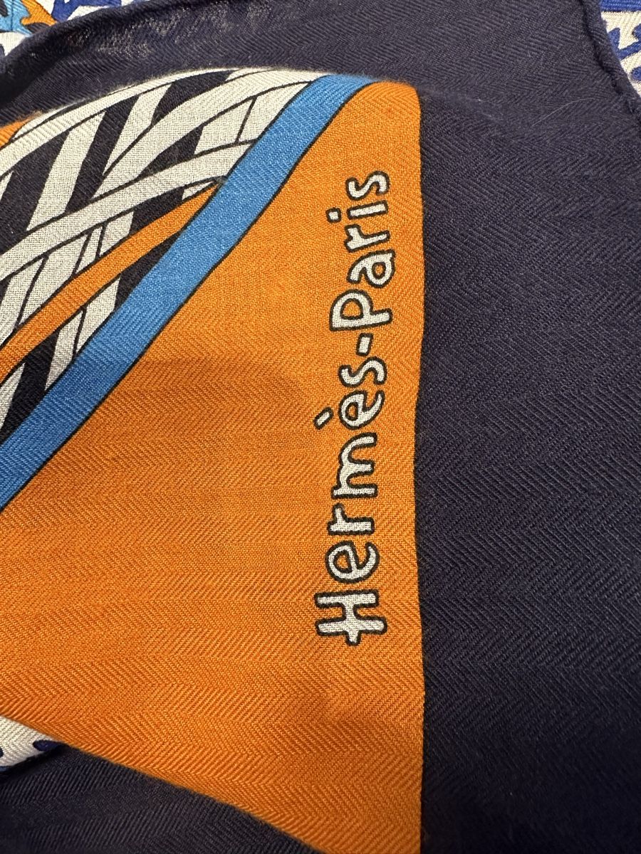 Foulard & Sciarpe: Châle Hermes A travers Champs bleu – Usato da St Maurice venduto da maloro 2
