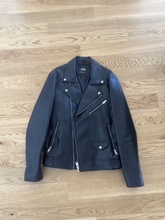 Coole Zara Lederjacke, Grösse M, ideal für den Herbst!