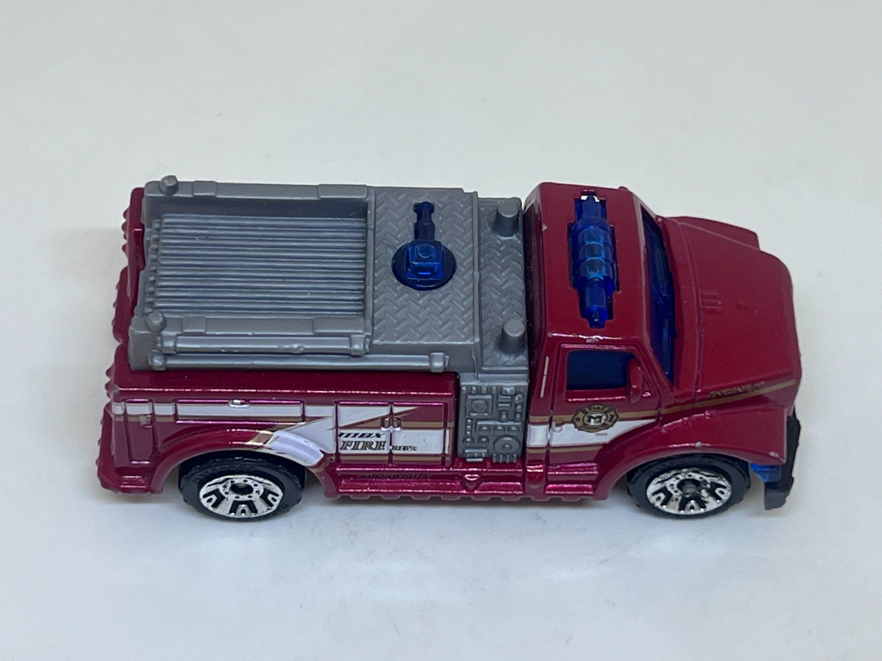 Matchbox Modellini d'auto: Matchbox Highway Rescue Fire Truck #800 – Usato da Wildegg venduto da LaaBoutique 1