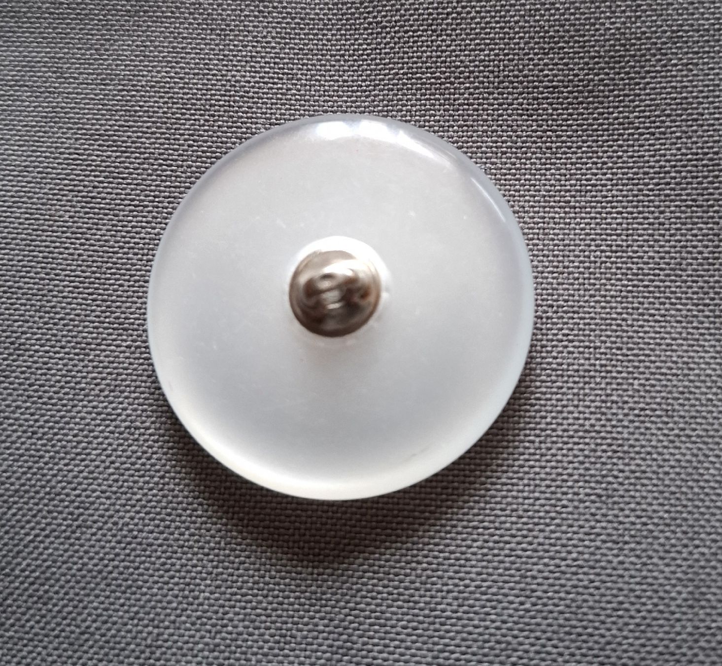 Bottoni: 1 knopf in weiss, 34 mm. – Usato da Dietikon venduto da Hirschkopf 2