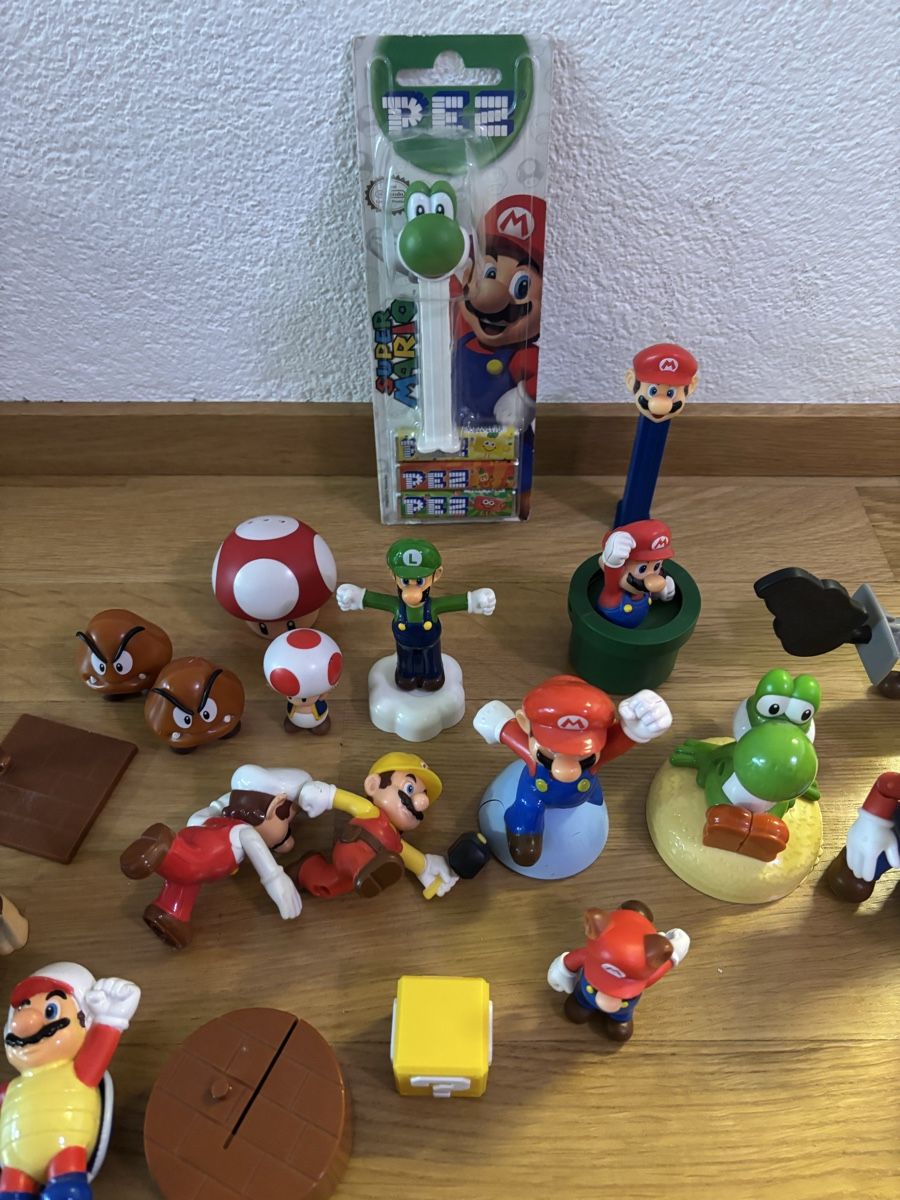 Figuren: Super Mario Figuren Sammlung + Pez Spender – Gebraucht aus Herisau von Seyashop_2 2