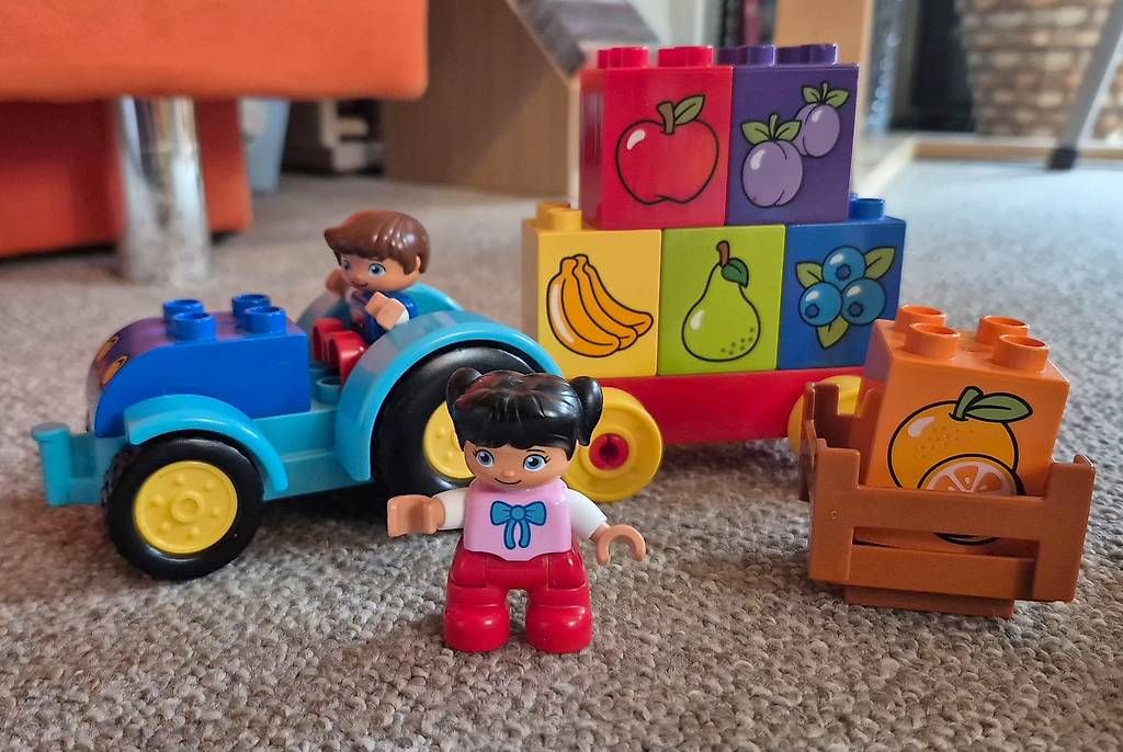 Lego Giocattoli: Duplo Set Traktor, Lastwagen, Früchte – Usato da Adelboden venduto da afkcamper