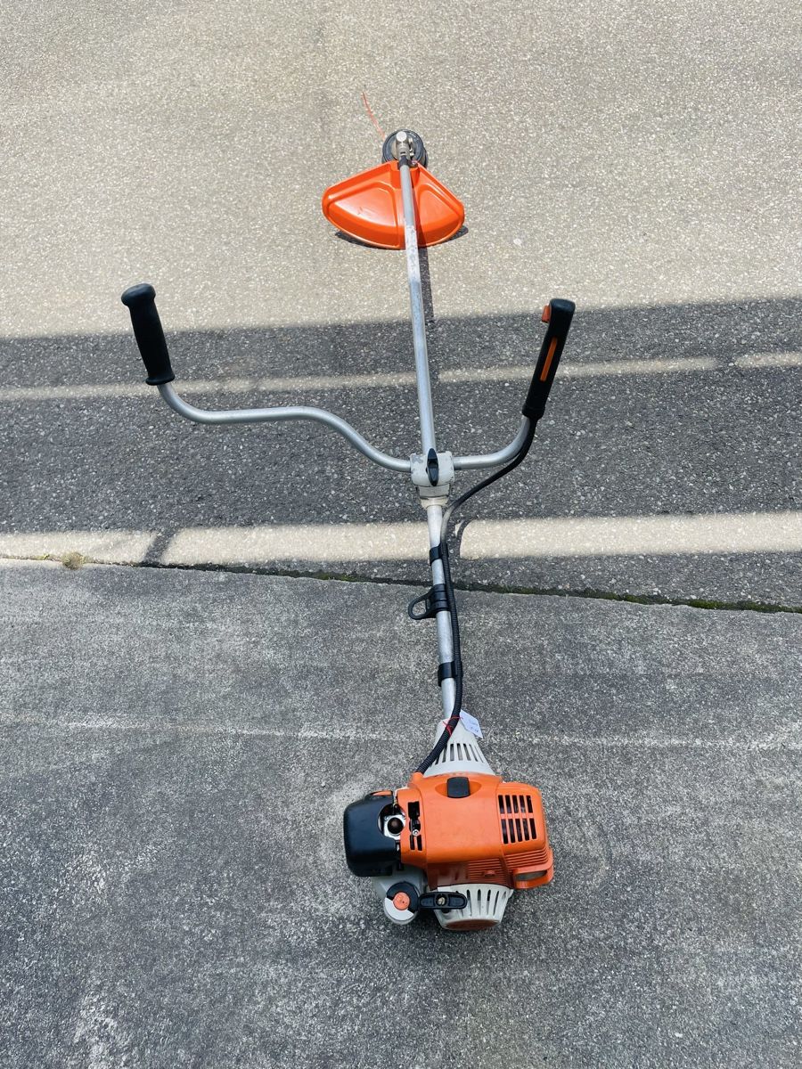 Stihl Tutti gli attrezzi: Rasentrimmer Stihl KM 130R – Usato da Würenlos venduto da Shop_Shop 1
