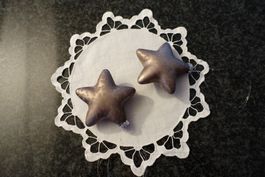 Zwei Sterne aus Glas, matt,  Christbaumschmuck