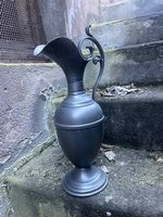 Zinnkrug mit Verzierungen 