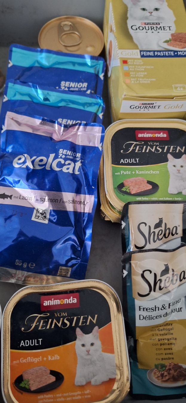 Nourriture: Katzenfutter Multipack verschiedene Marken und Sorten – Neuf avec emballage d'origine à Luzern par Briefmarkentaube 1