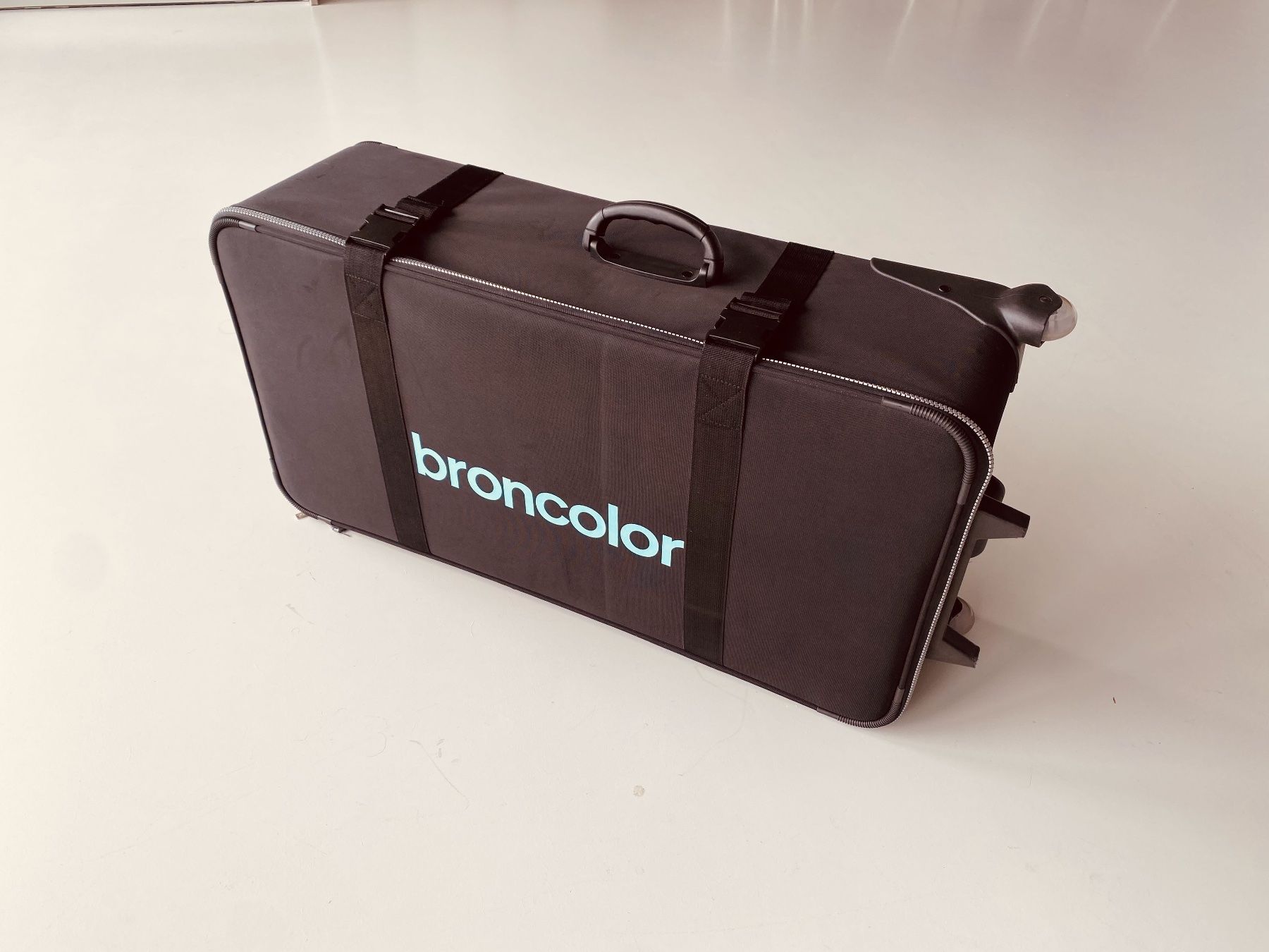 Broncolor Flashs: Broncolor Para Schirm 88cm mit 3 Diffusern – D'occasion à Zürich par jonask02 4