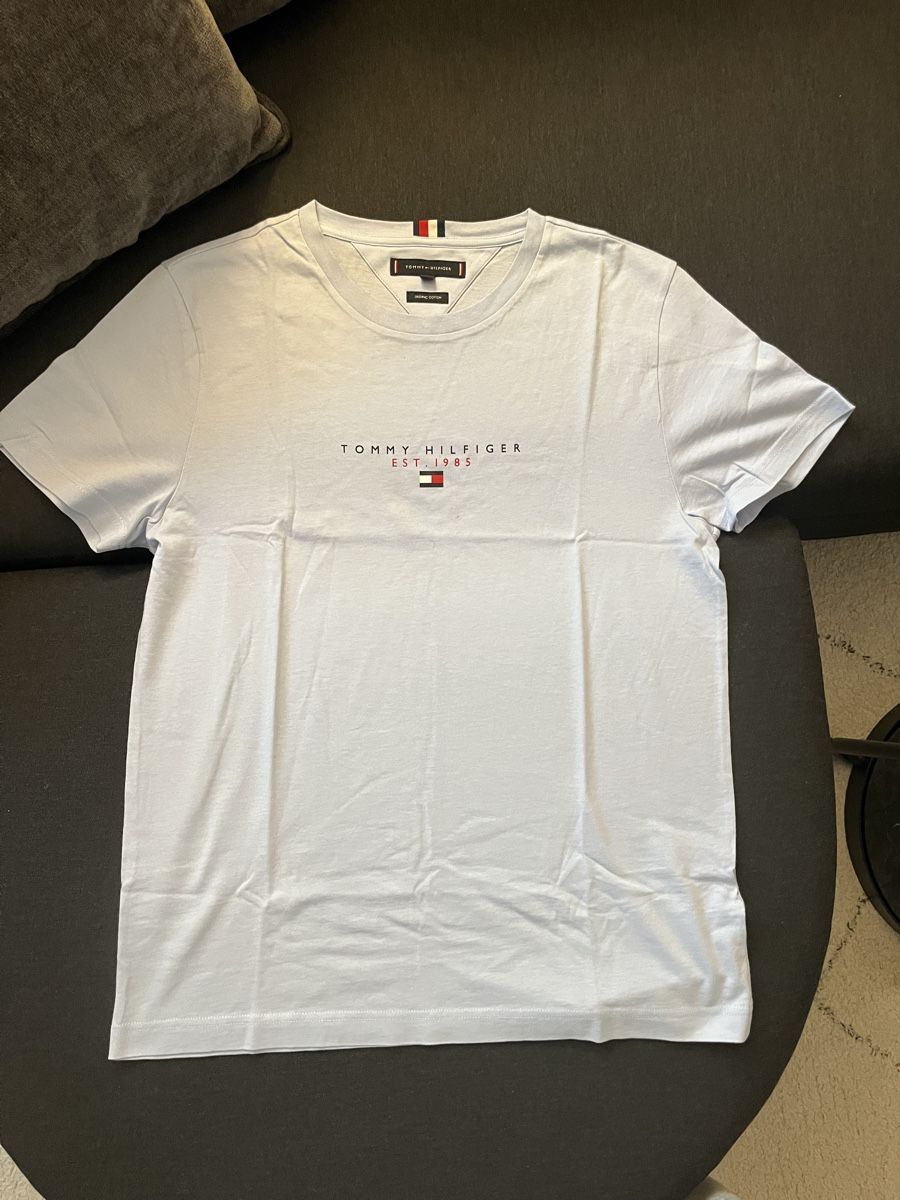 Tommy Hilfiger T-shirt: Tommy Hilfiger T-Shirt – Nuovo (secondo la descrizione) da Baden venduto da Car_lio09