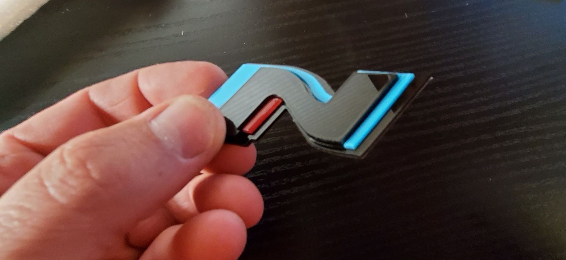 Hyundai Tutti pezzi di ricambio auto: HYUNDAI I30N Emblem – Nuovo (secondo la descrizione) da Reichenbach im Kandertal venduto da Elhomajo