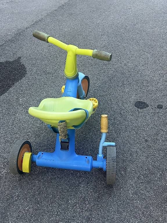 Fahrzeuge für Kinder: Trycicle pour enfants – Gebraucht aus Lausanne von int_2vrq