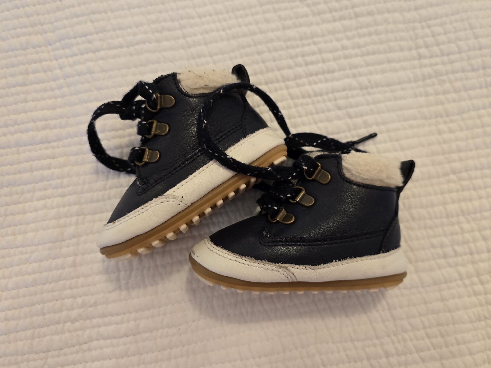 Scarpe per ragazzi: Chaussures Robeez fourrées, taille 18, comme neuve – Nuovo (secondo la descrizione) da Genève venduto da cec_d6pg 1