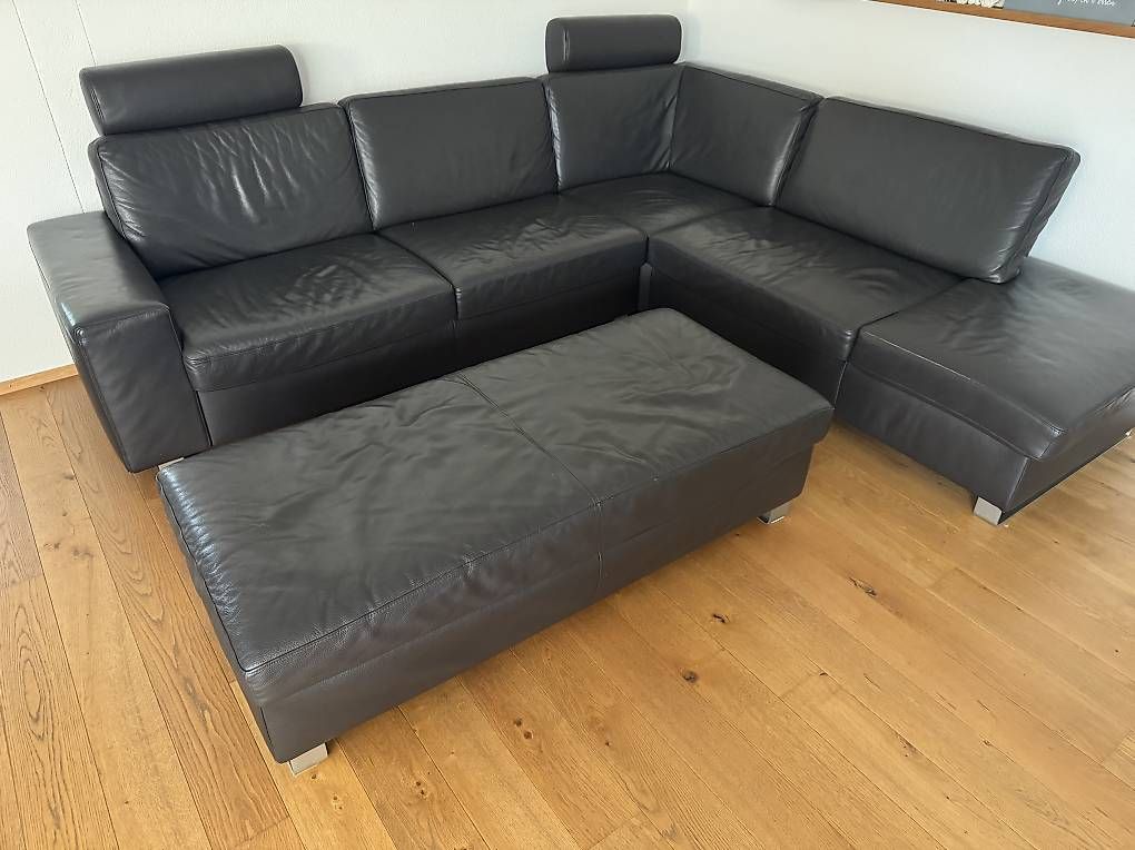 Divani: Sofa dunkelbraun mit Beistellhocker  – Usato da Rothenburg venduto da as79 1