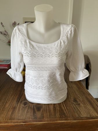 Tricot blanc Studio S comme neuf lisez les mesures