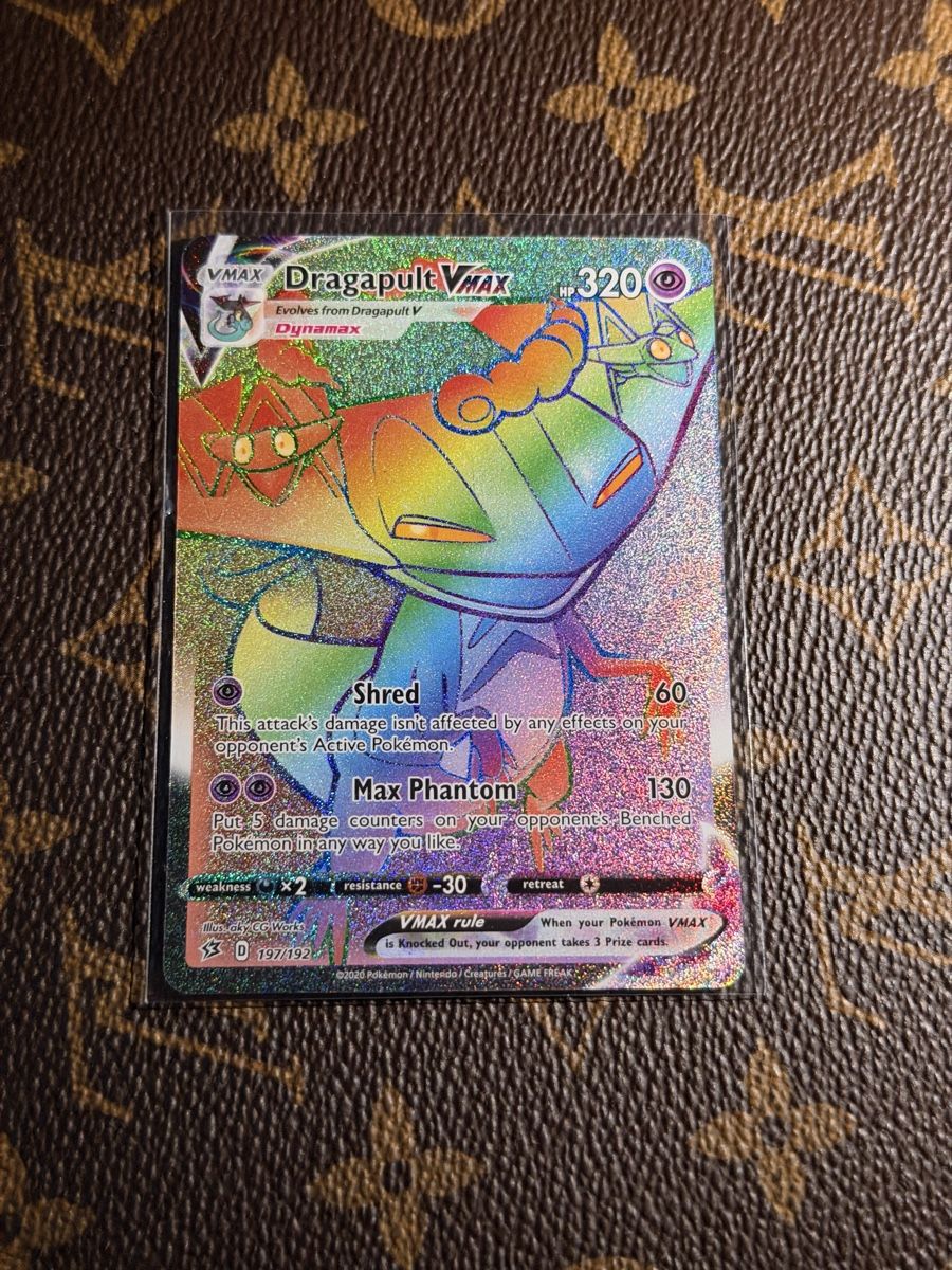 Pokémon Carte collezionabili: Pokemon Dragapult VMAX Rainbow Rare #197 – Nuovo (secondo la descrizione) da Lugano venduto da Pokemon_LVGA 1