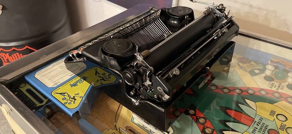 Triumph Machines à écrire: Schreibmaschine Triumph  schwarz – D'occasion à Sursee par Elanfreak 2
