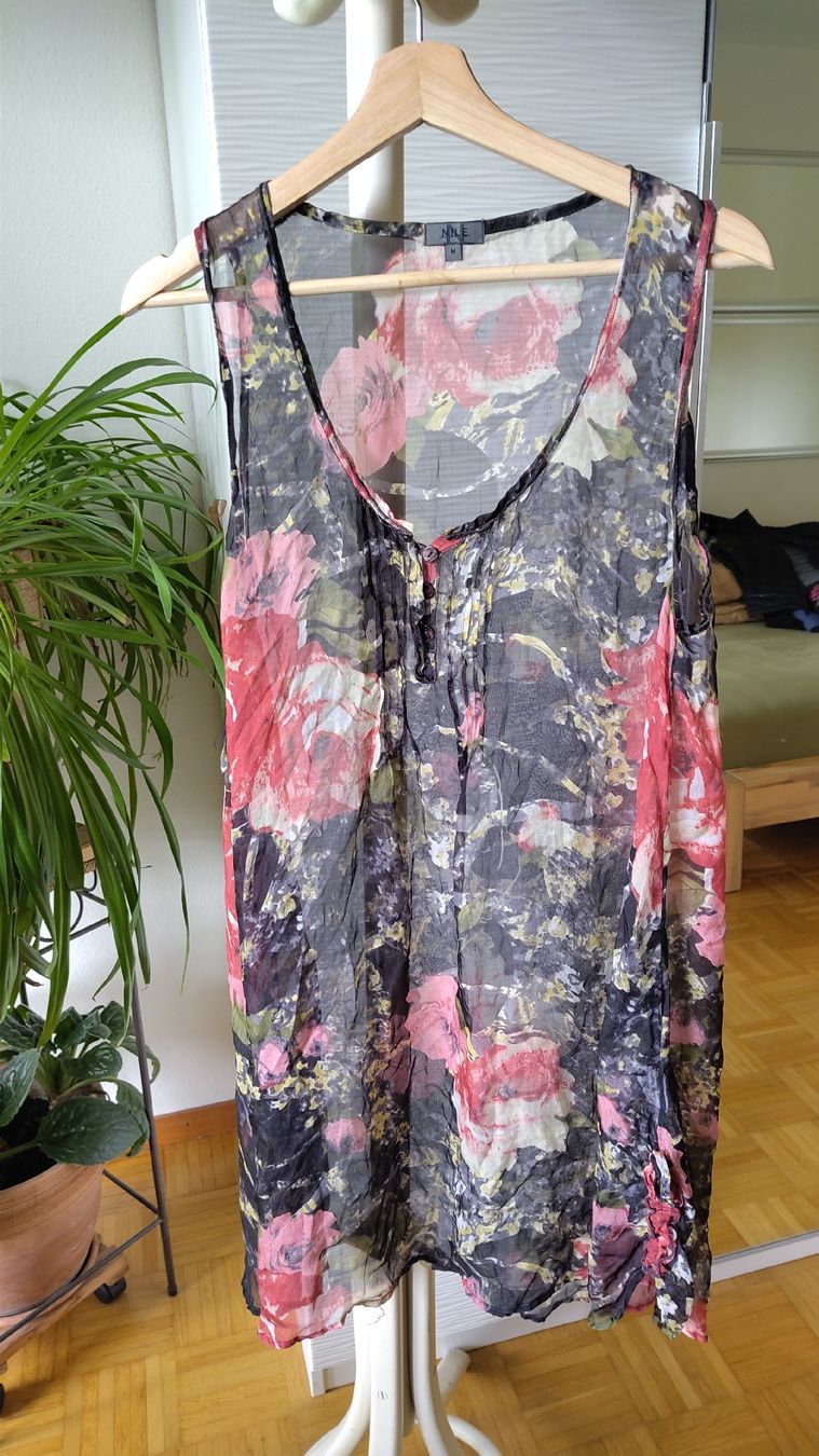 Nile Kleider: Nile Seidenkleid M – Gebraucht aus Biel/Bienne von fado03