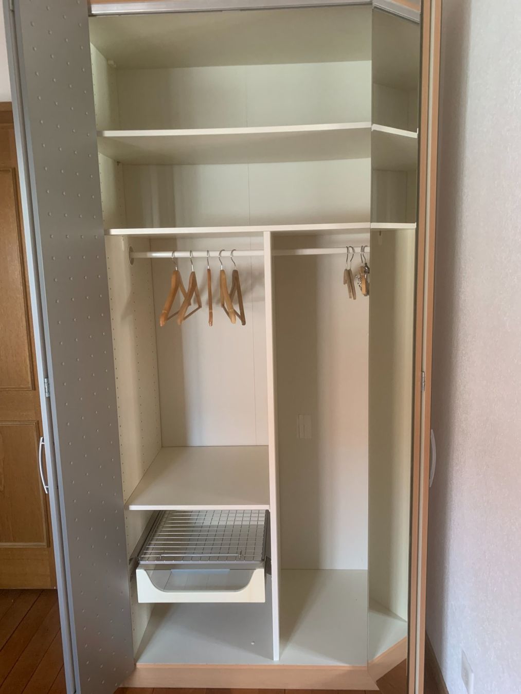 Armadi: Kleiderschrank mit Falttüren – Usato da Untersiggenthal venduto da Ophus 1