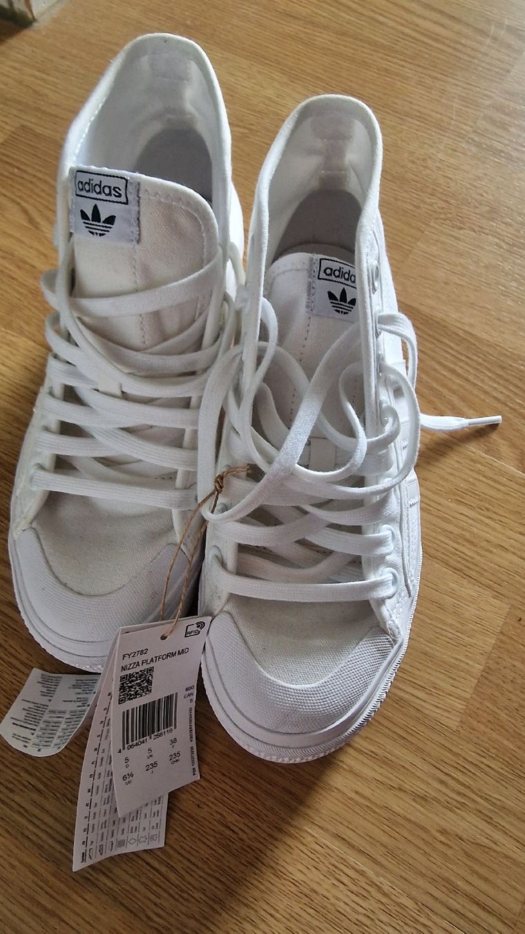 Scarpe da donna: Adidas Snickers – Nuovo (secondo la descrizione) da Wil SG venduto da ral_dgc2 1