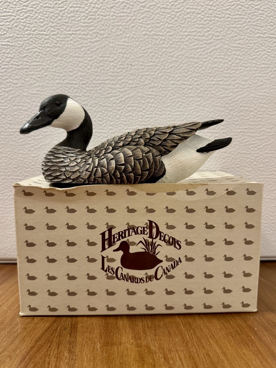 Statuette: GANS Figur, Heritage Decoys, handgeschnitzt – Nuovo e nell'imballaggio originale da Zürich venduto da Nobs1 1