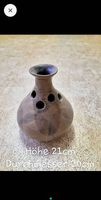 Keramikvase mit Lochmuster
