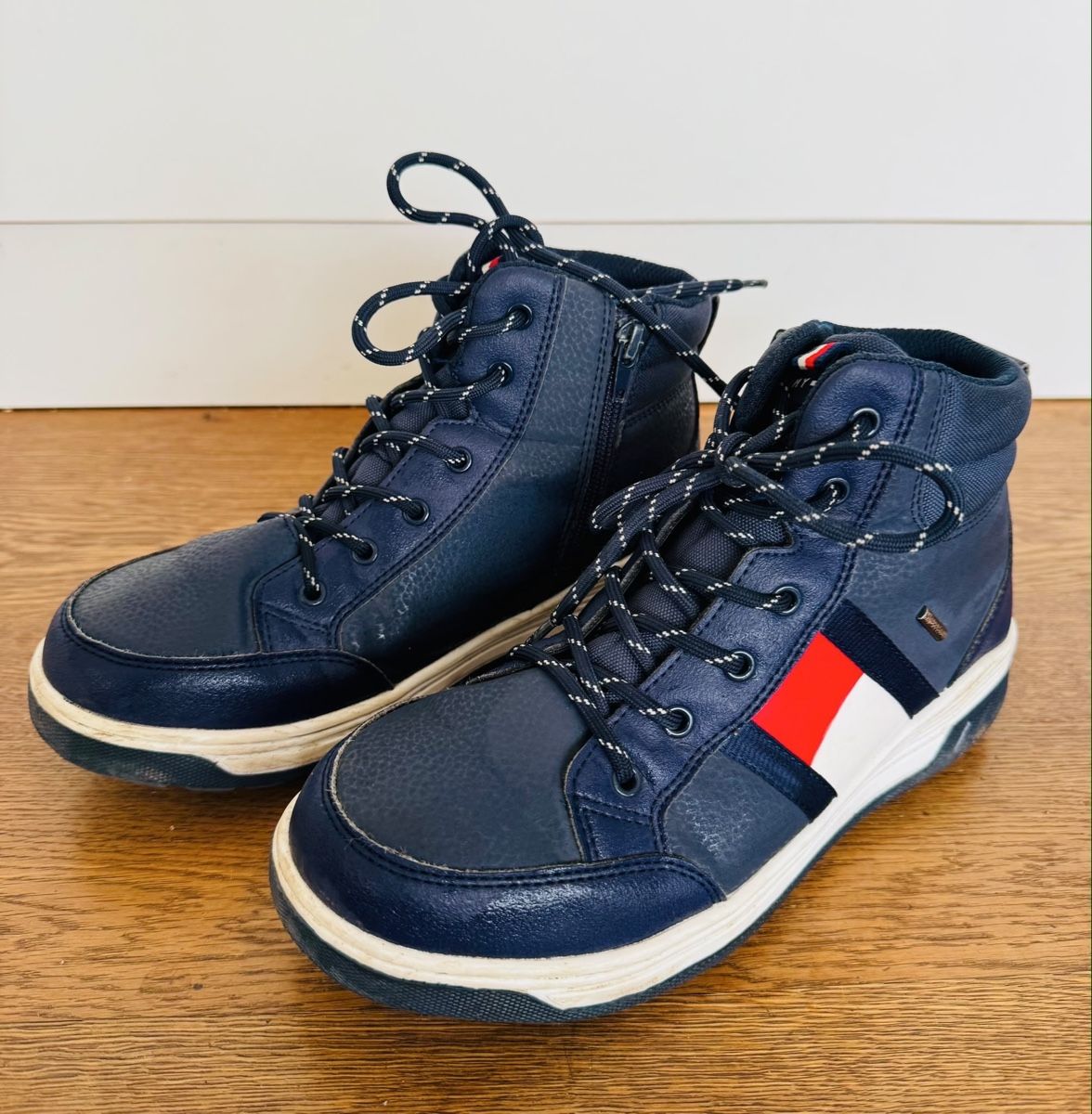Tommy Hilfiger Chaussures hommes: Tommy Hilfiger Sneakers Gr.38 – D'occasion à Moosseedorf par mswalker