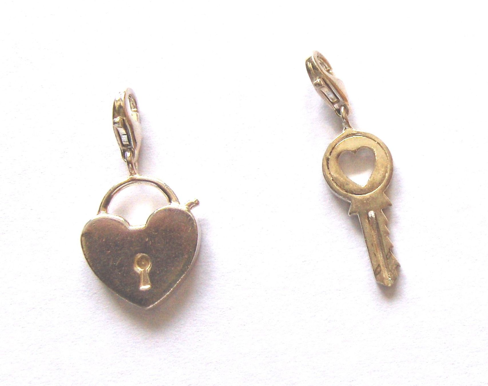 Thomas Sabo Anhänger: Zwei Charm von Thomas Sabo Schloss mit Schlüssel – Gebraucht aus Dübendorf von alracfo 1