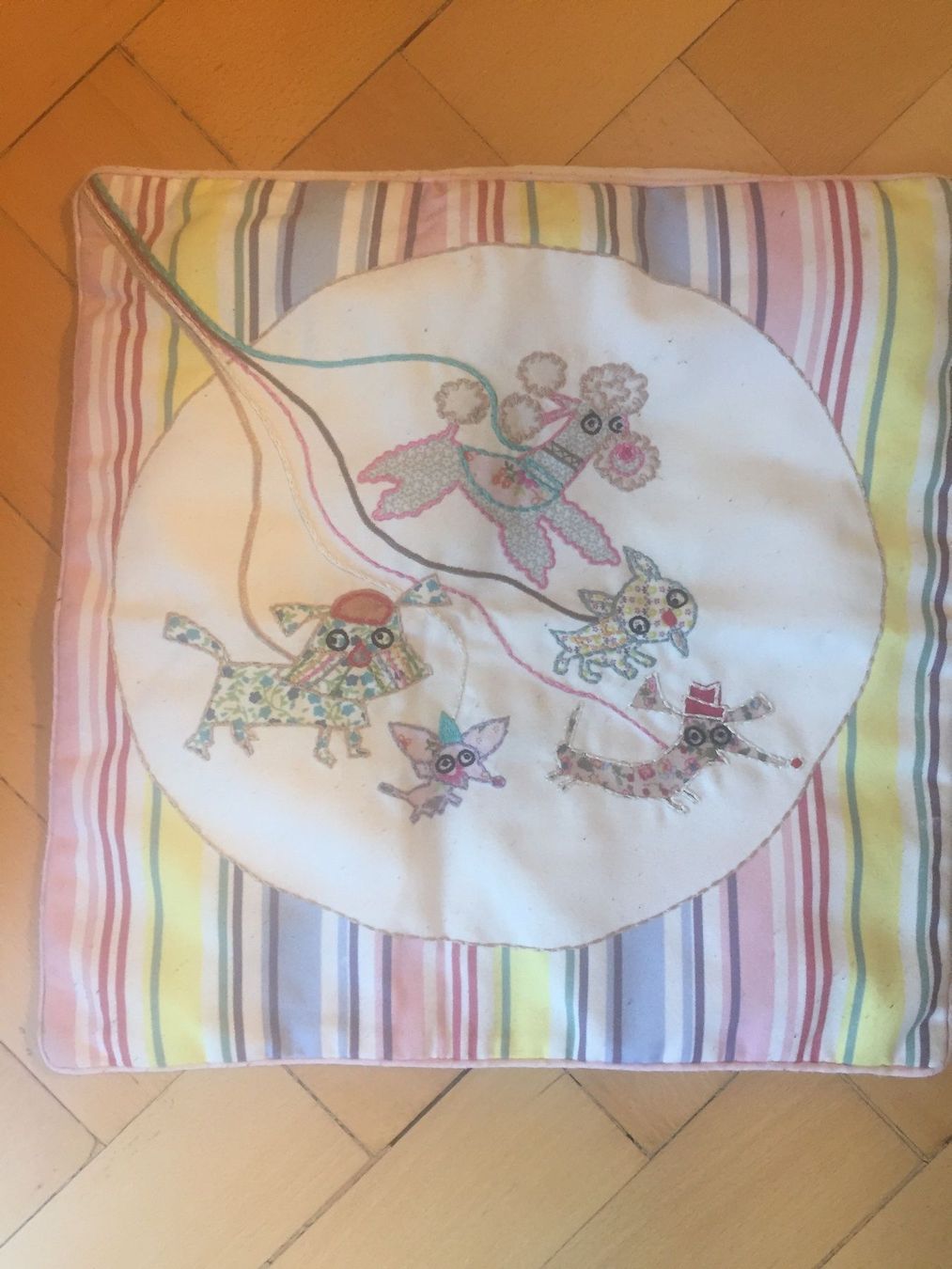 Cuscini: Housse Coussin brodé – Usato da Küssnacht am Rigi venduto da CALIFRASQUI 1