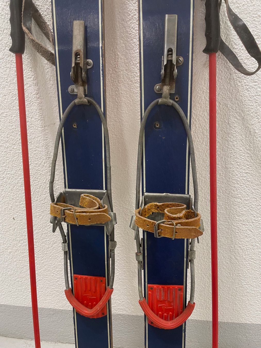 Sci: Ski, Kinderski von ca. 1960 mit Stöcken – Usato da Menziken venduto da fiat-500 2