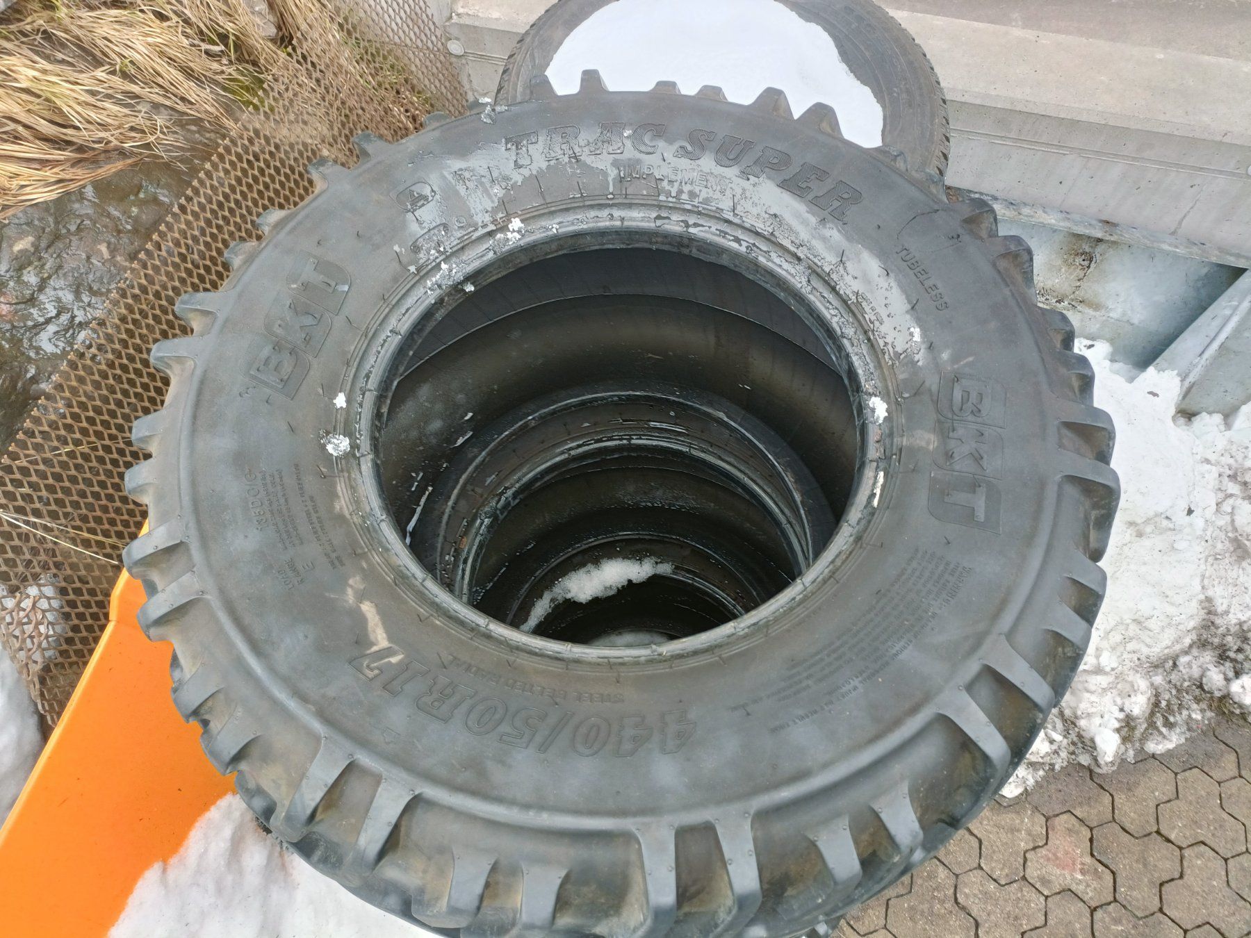 Pneumatici & Ruote complete: Terrareifen Allground BKT 440/50R17 – Usato da Appenzell venduto da surum 3