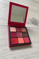Huda beauty eyeshadow palette