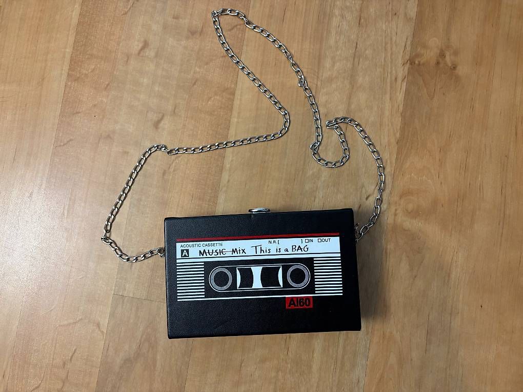 Taschen für Damen: Retro-Handtasche "Musikkassette" – Neu (gemäss Beschreibung) aus Willisau von ani_gtk8