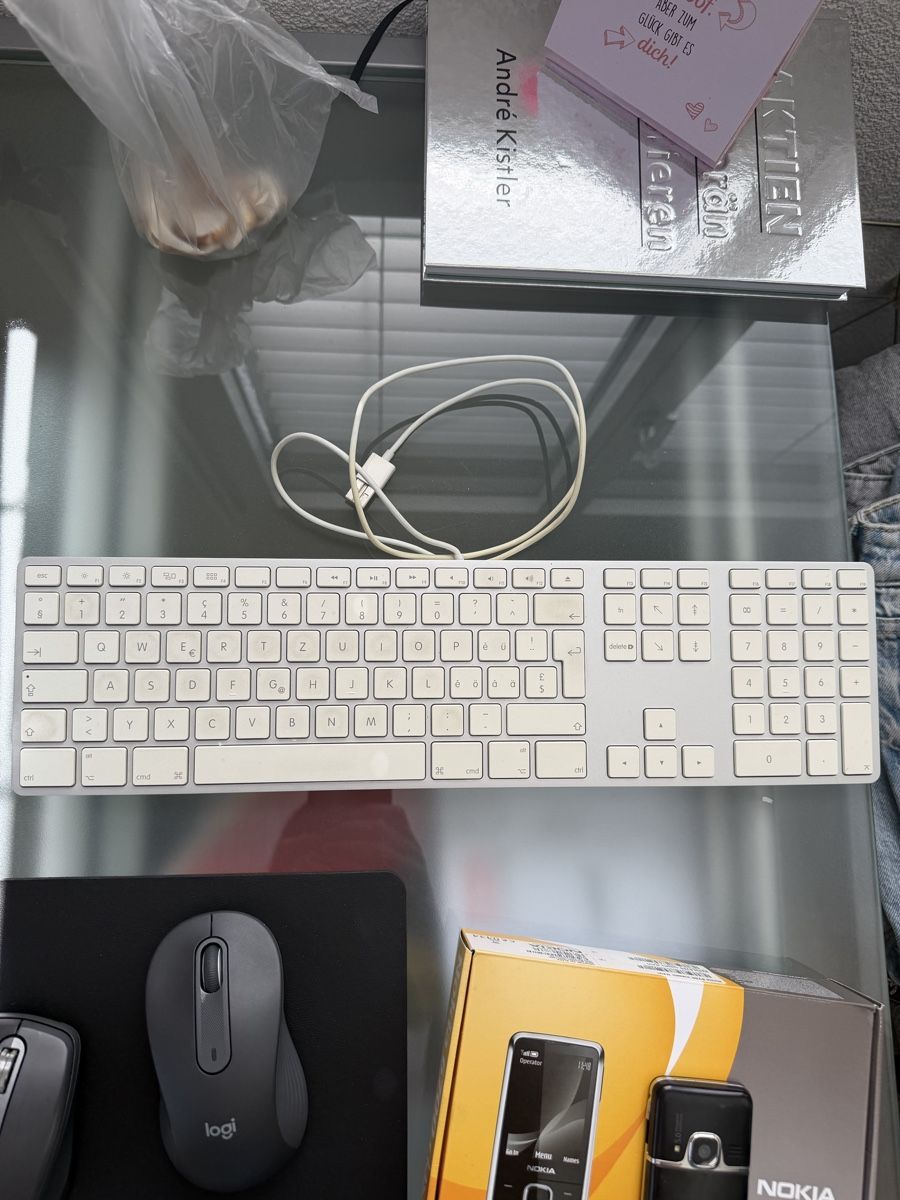Apple Tastaturen: Apple Tastatur mit Kabel – Gebraucht aus Würenlingen von Sarasota03 1
