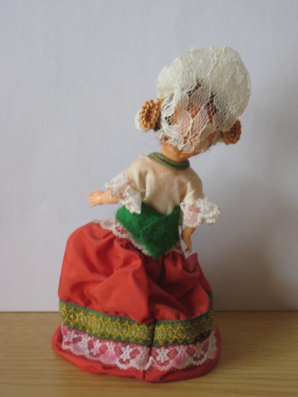 Bambole: Trachtenpuppe aus Brüssel, Höhe ca. 15cm – Usato da Greifensee venduto da Janali01 1