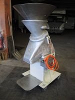 zu verkaufen: Bäckereimaschine Trommelreibmaschine Artofex