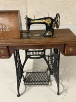 Ancienne machine à coudre Singer modèle Helvetia